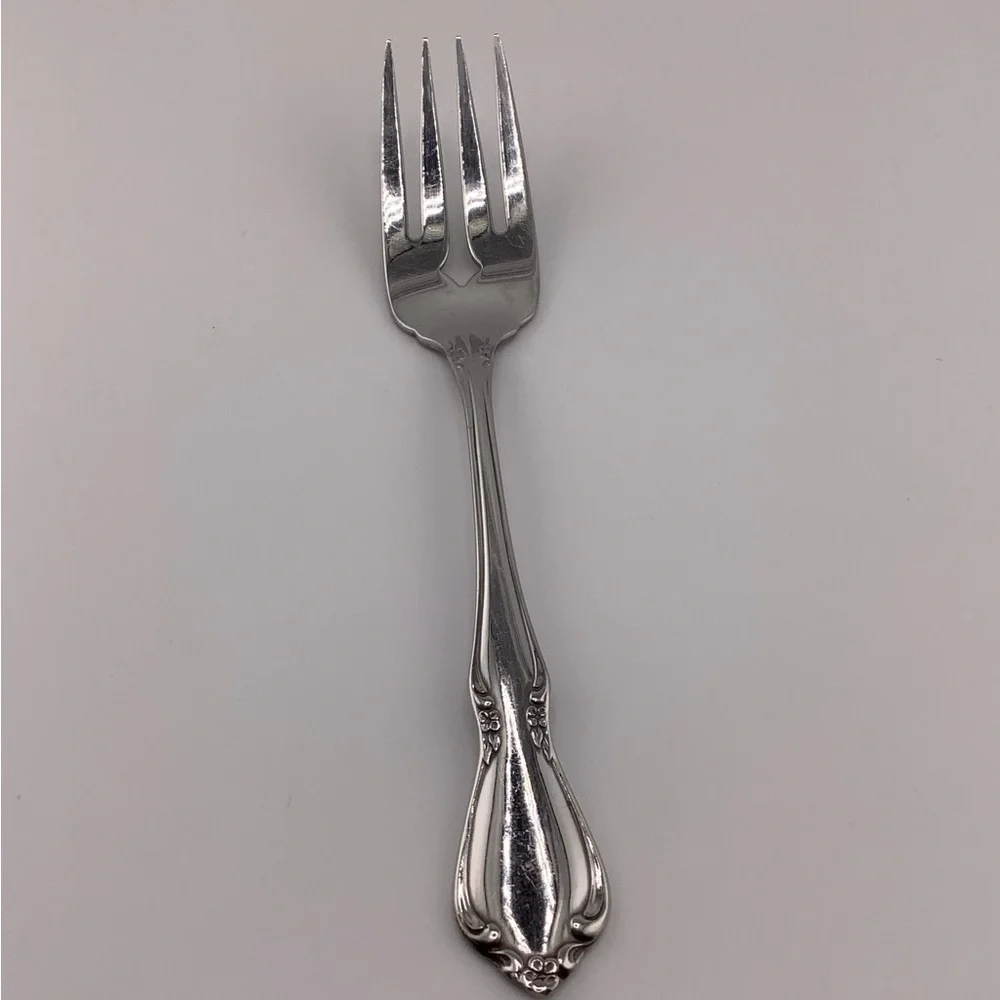 Oneida Craft Deluxe “Chateau” Flatware Salad Fork